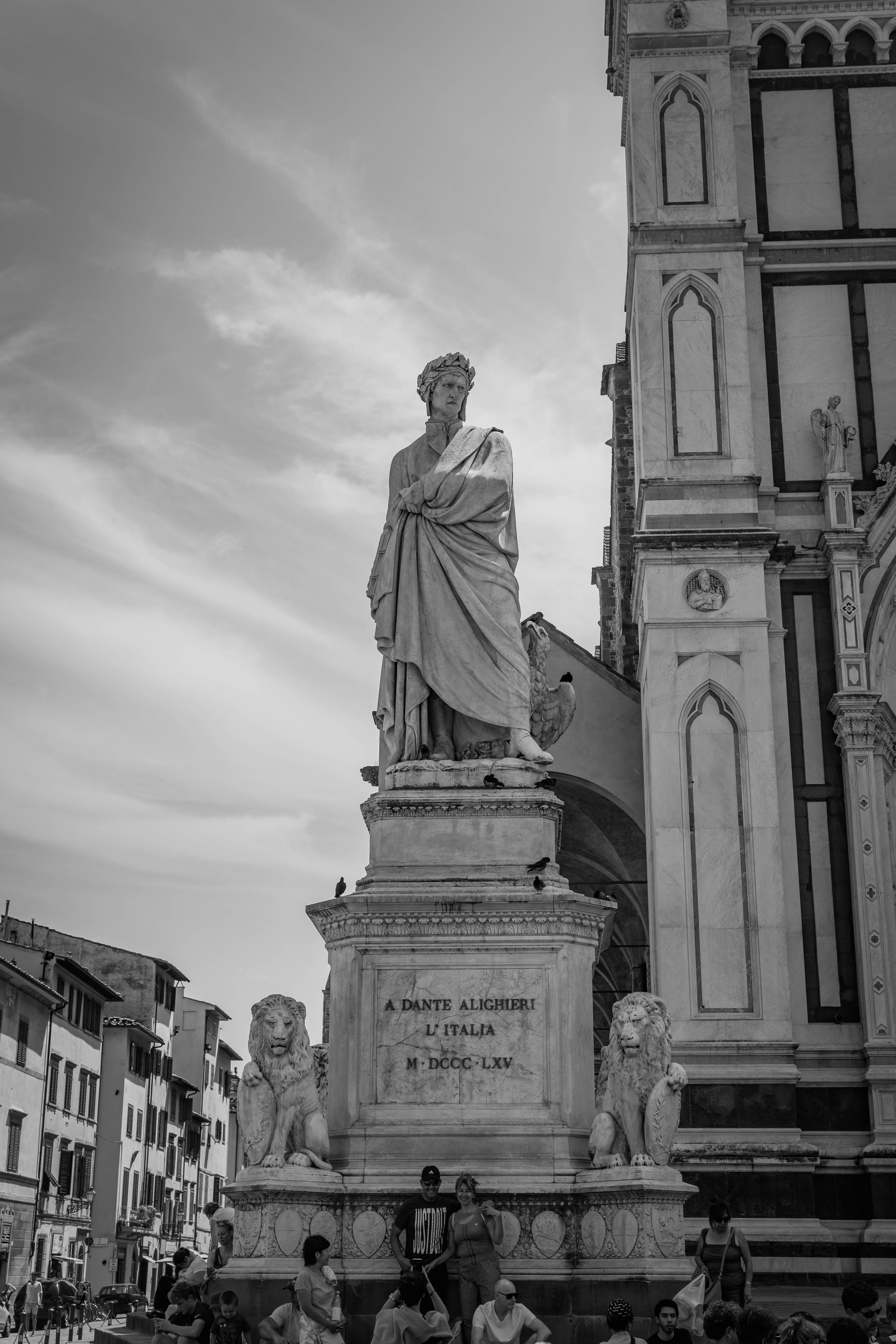 foto statua di Dante Firenze bianco e nero