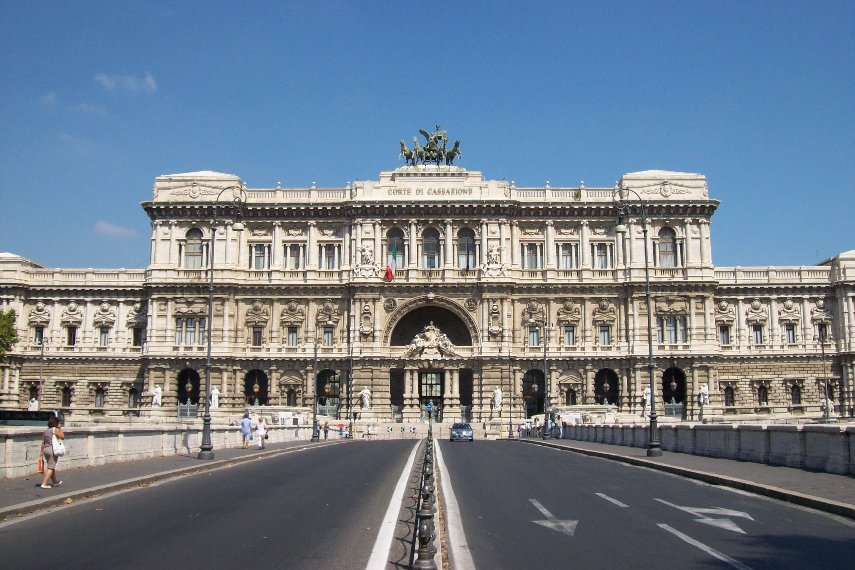 tribunale di Roma foto a colori