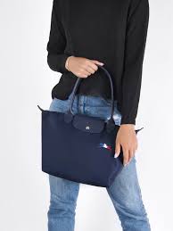 Borsa longhchamp con busto e gambe modella foto a colori